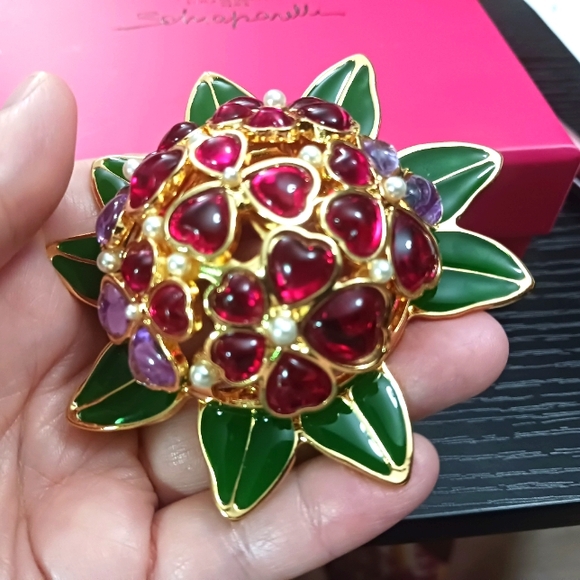 ELISA Sissi U.K. Studio VINTAGE Elegant Floral Brooch with Red and Green Accents - Picture 1 of 8